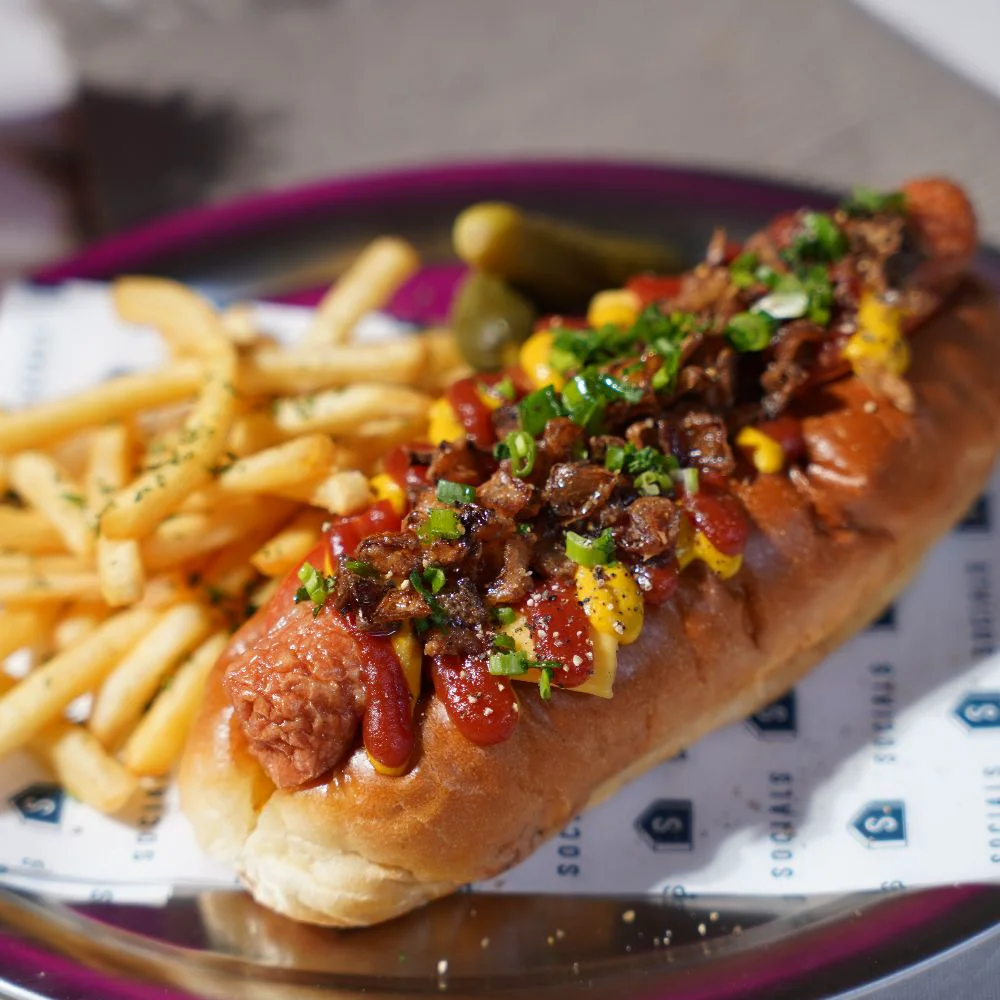 SOCIALS SIGNATURE HOT DOG