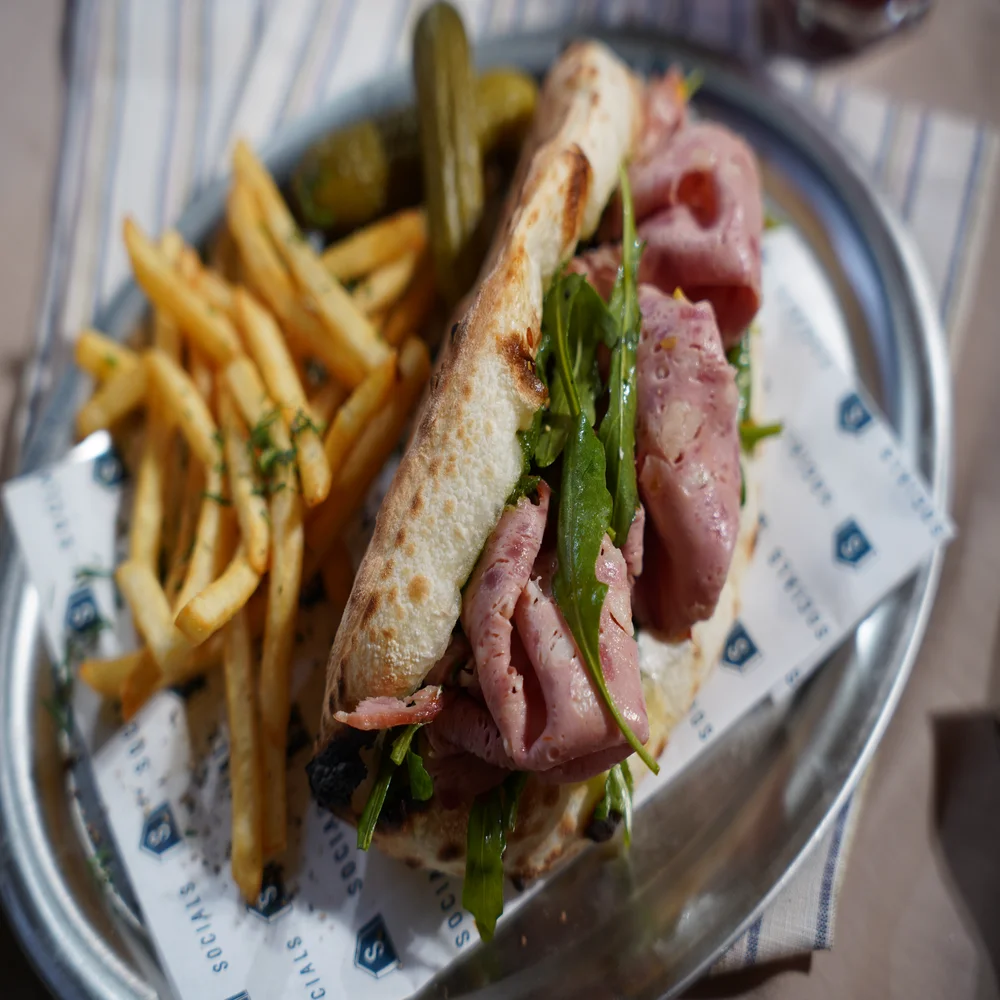 SOCIALS SANDWICH