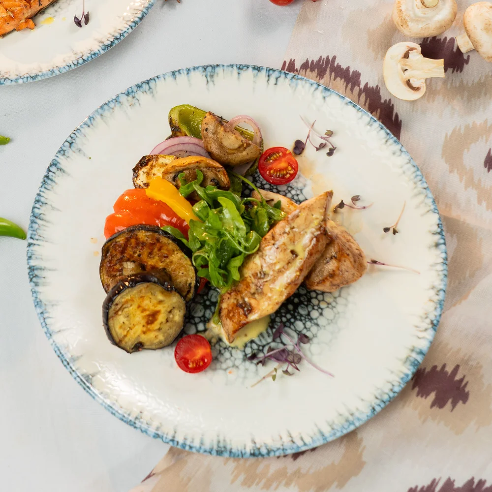 Стейк куриный с овощами
