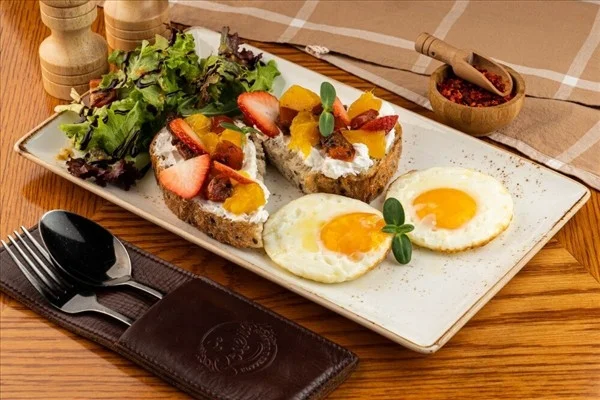 Echki pishlog‘i, mango va pomidorli tartin