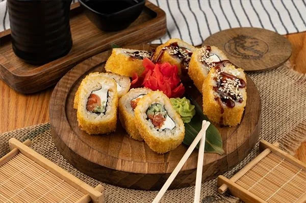 Tempura lososli rol