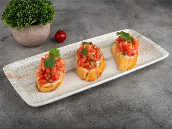 Mini Bruschetta with Tomato Salsa (3 pcs)