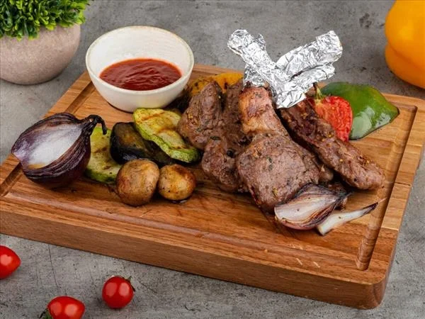 Баранья корейка с овощами